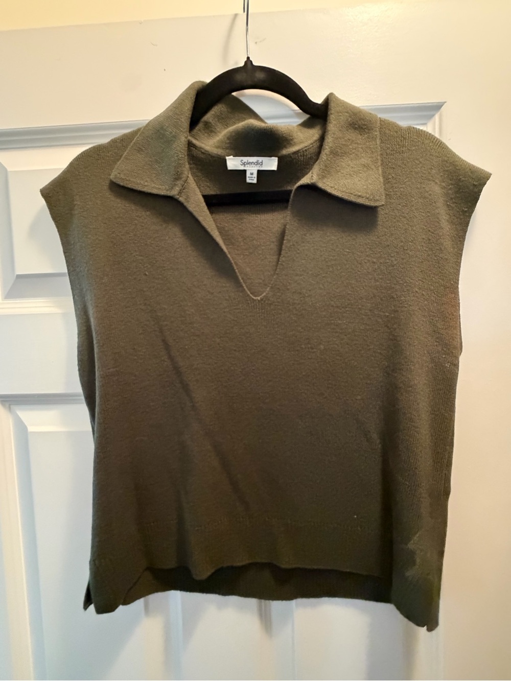 Splendid Olive Green V-Notch Collared Sleeveless Sweater